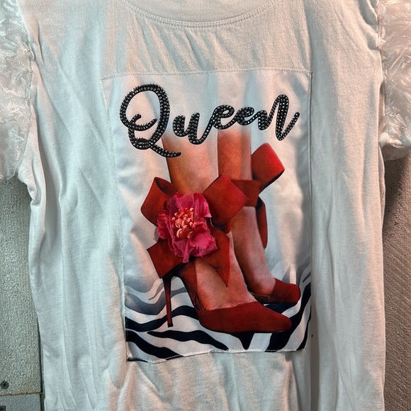 White shirt with ruffle shoulders. Worn once. Size small - Picture 3 of 4